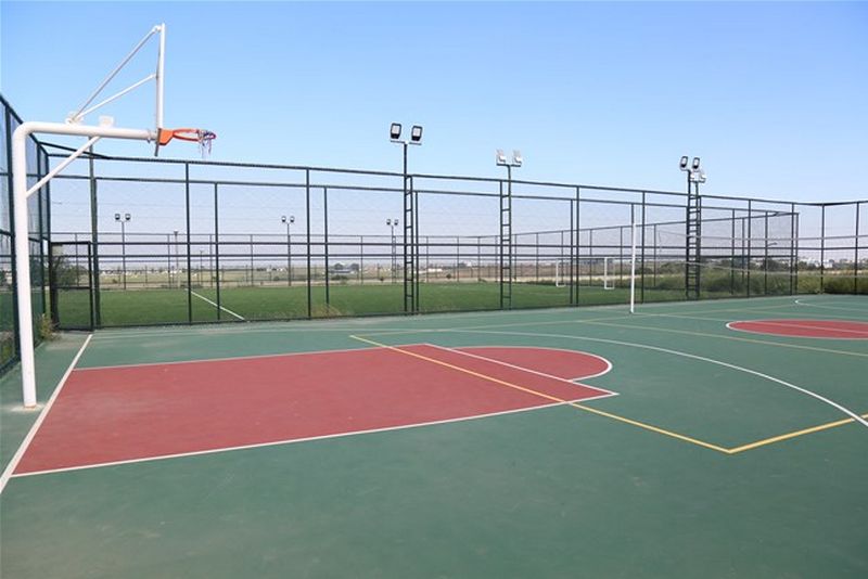 Halı Saha ve Basket Sahası