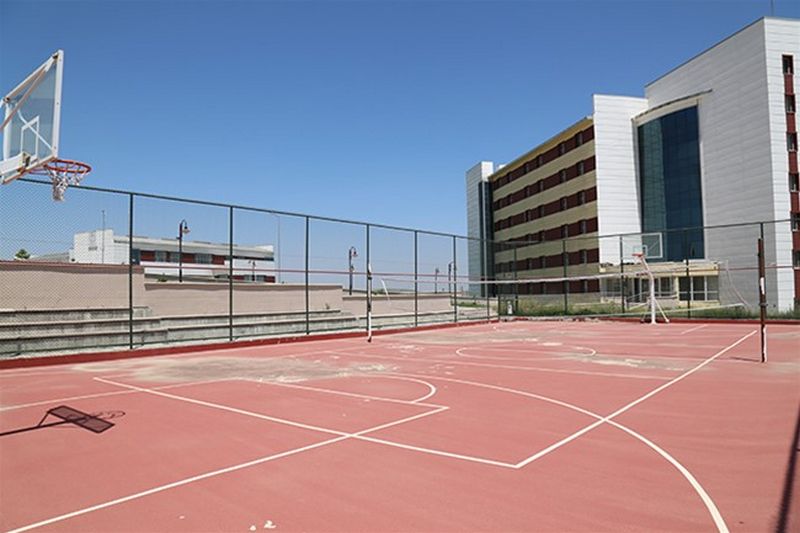 Basketbol-Voleybol Sahası