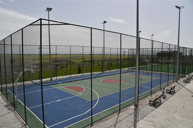 Basketbol - Voleybol Sahası